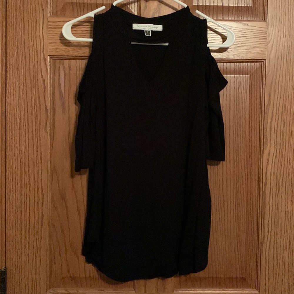 Open shoulder top